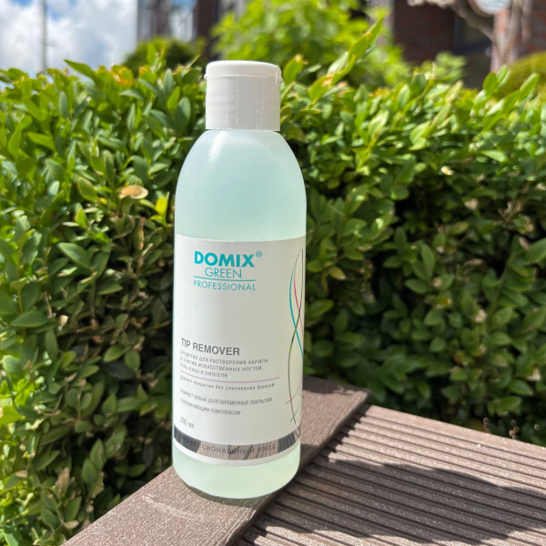 Жидкость для снятия искусственных покрытий Domix Green Professional с ацетоном 200мл 103574